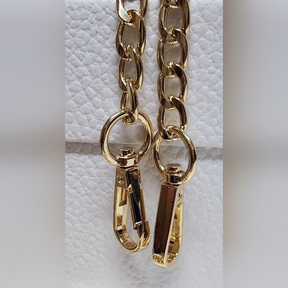 CROSSBODY GOLD-TONE CHAIN - NO BRAND NWOT - Picture 4 of 4